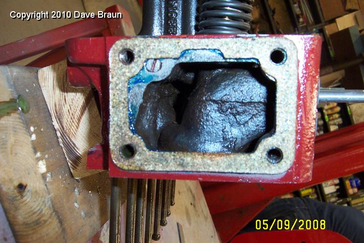 Plug in transverse hole present.jpg - The rear plug is present so that's not the source of the problem.