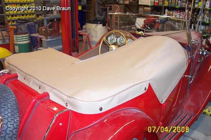 Tonneau installed 2.jpg - Came back to kibitz on the installation of the tonneau cover.
