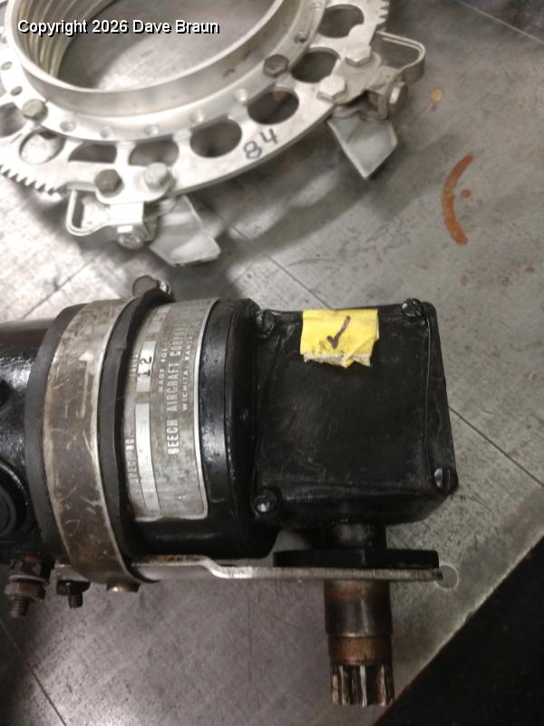 Good motor and bracket.jpg - Replacement motor and pitch change bearing housing