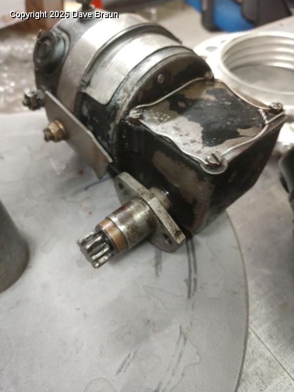 Worn gear on motor, worn shaft.jpg - Broken propeller pitch change motor bracket and narled teeth