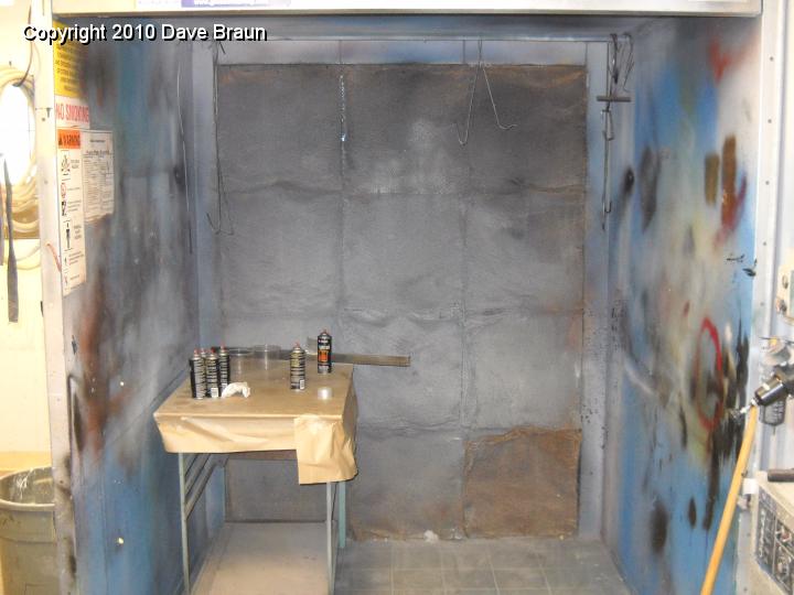 DSCN0908.JPG - Small paint booth.