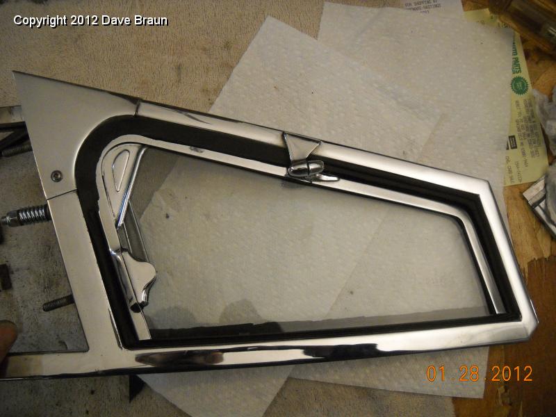 LH Vent window in frame with gasket 01.jpg