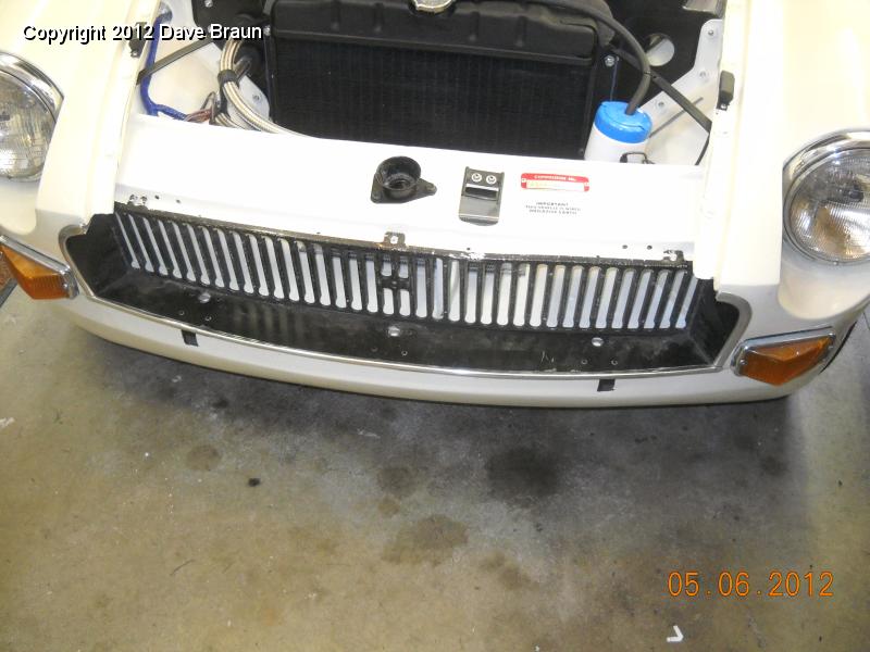 Test fitting front grille.jpg - Test fitting grille afte the shortening operation