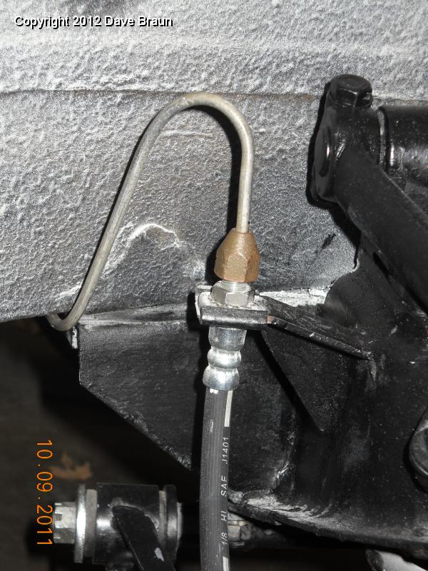 Front caliper hose connection to brake pipes01.jpg - The brake pipes are connected to the front caliper hoses. This is the RH side.