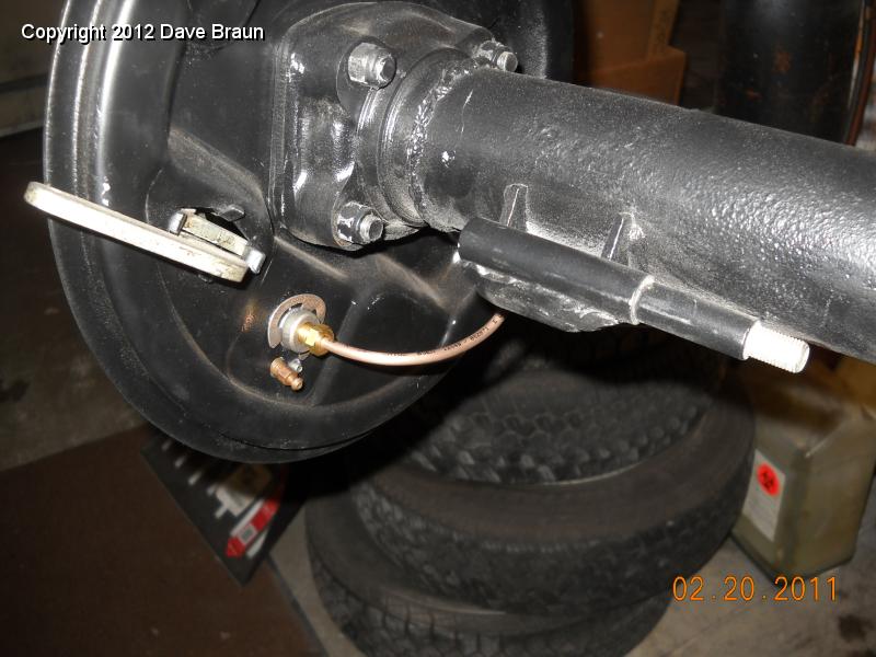 Installing brake pipes on rear axle 03.jpg