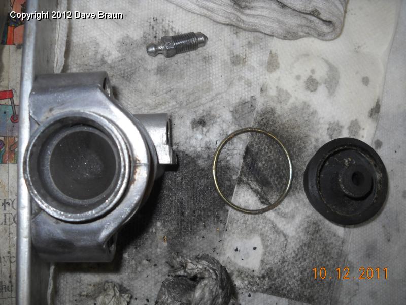 Bellows off Clutch slave first is a polished piston.jpg - Clutch slave cylinder. Much larger diameter than the MC. The bellows was full of dried gunk.