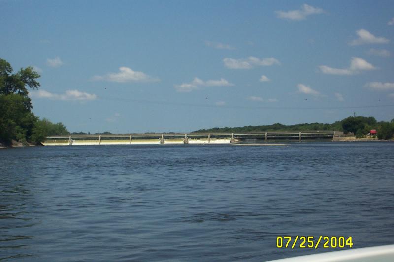 DCP_1251.JPG - Coon Rapids Dam. This is all the closer I got, the river was only 2.0 gauge at Anoka.