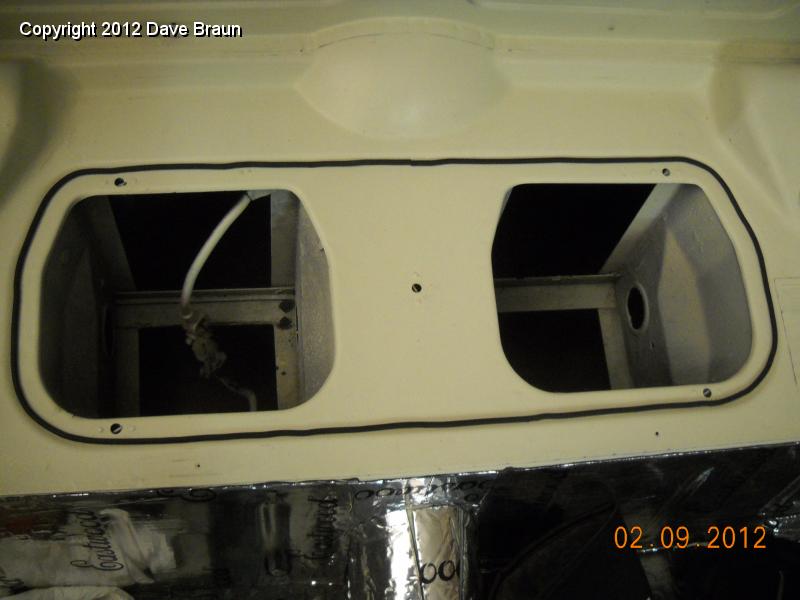 Battery tray seal install with superglue 03.jpg