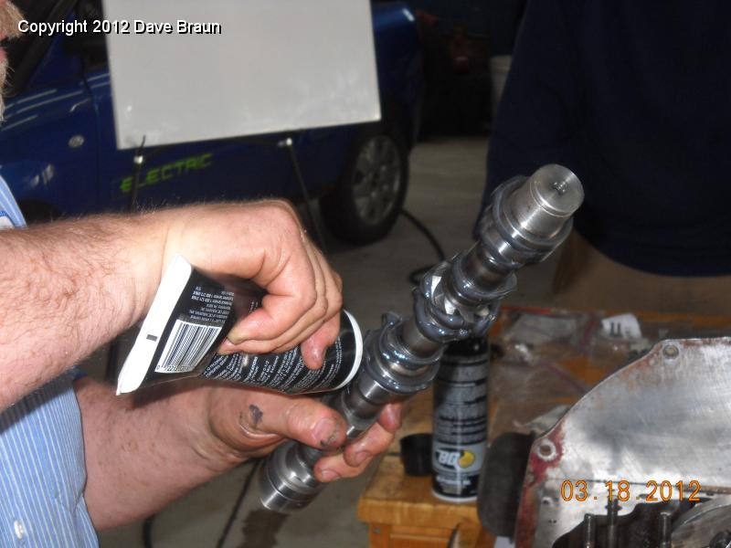 Installing camshaft 02.jpg